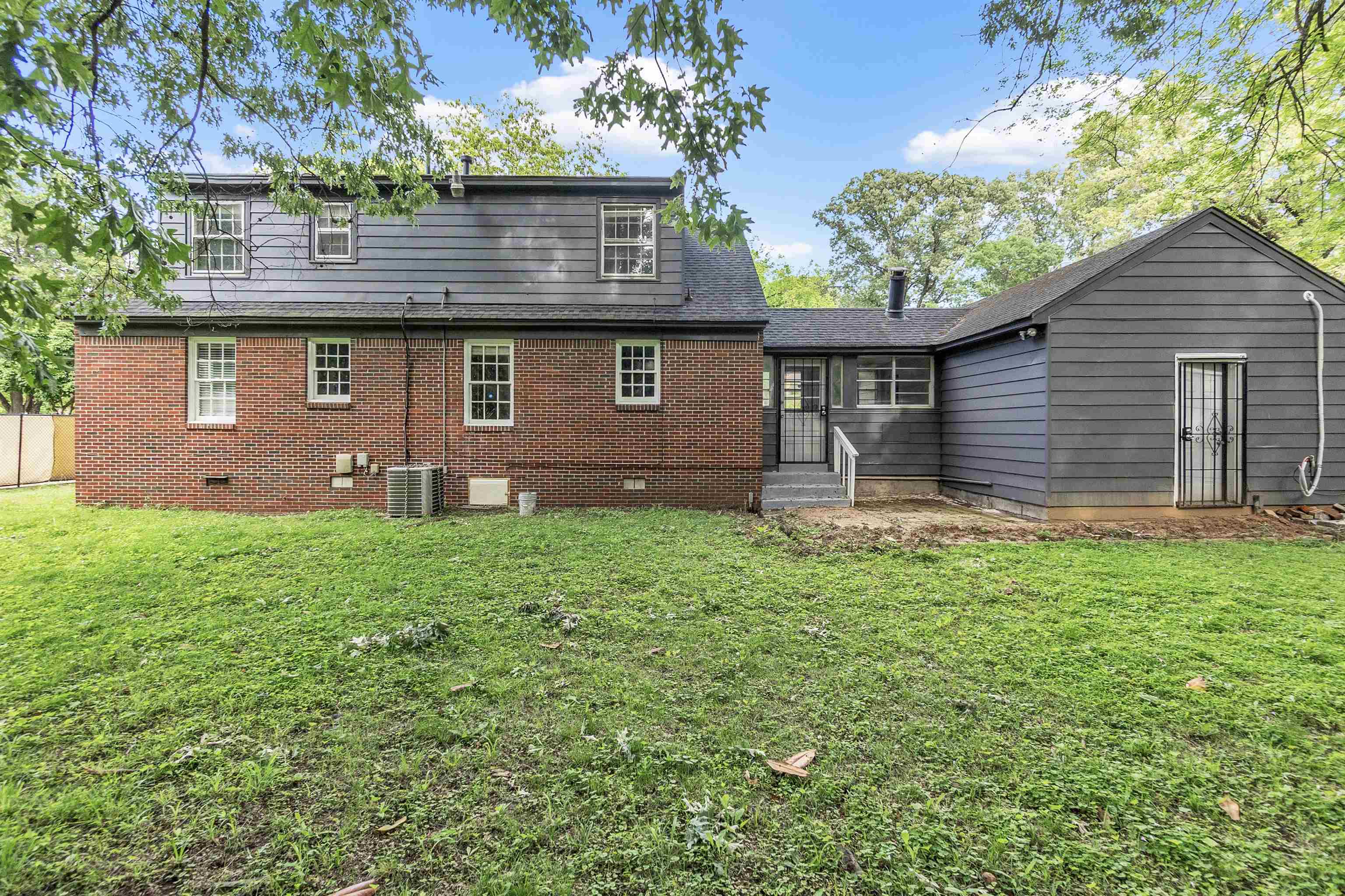 3321 Lakeview Road Memphis, TN 38116 - Photo 25 of 30 a backyard of a house with lots of green space