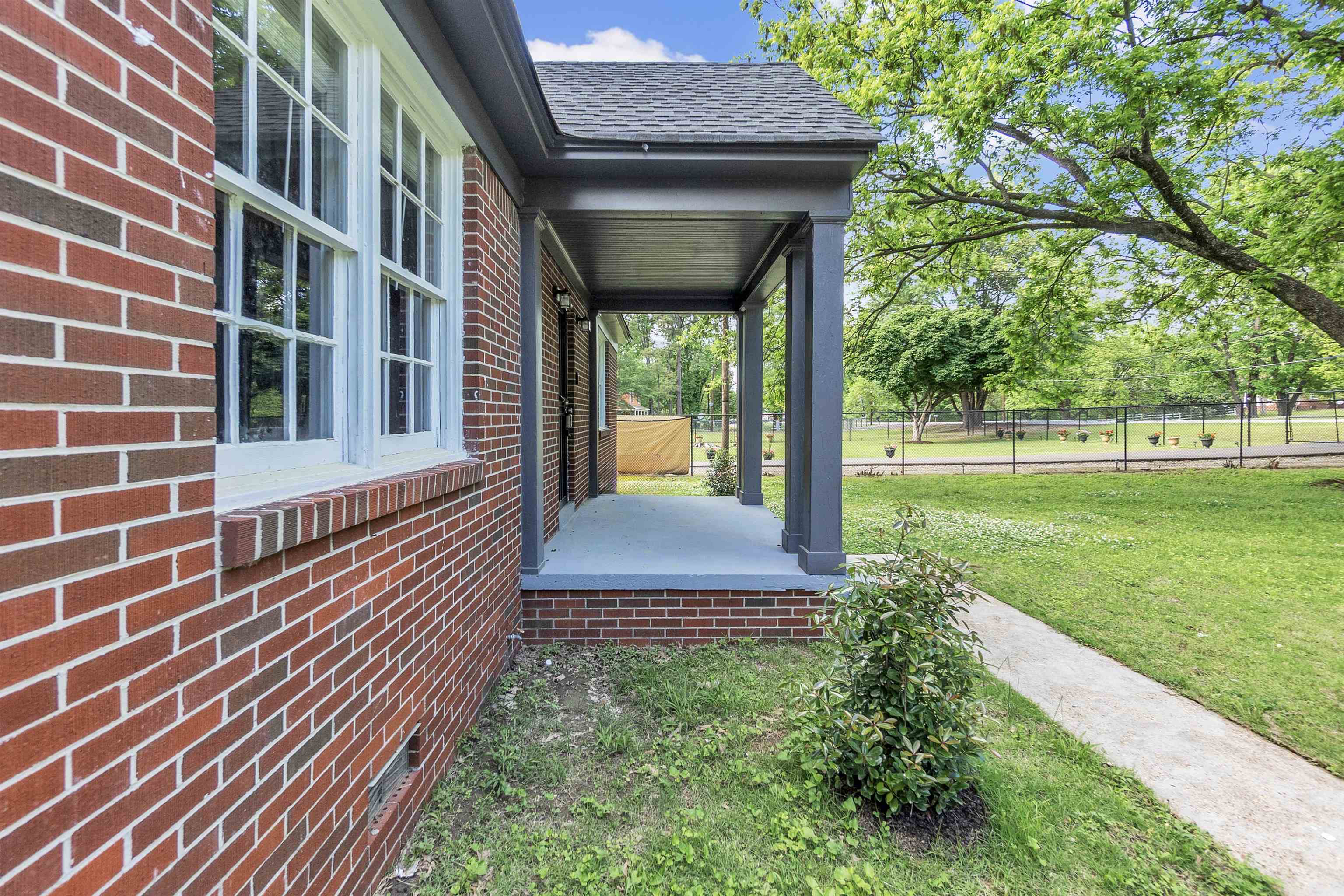 3321 Lakeview Road Memphis, TN 38116 - Photo 4 of 30 a view of a house with a yard