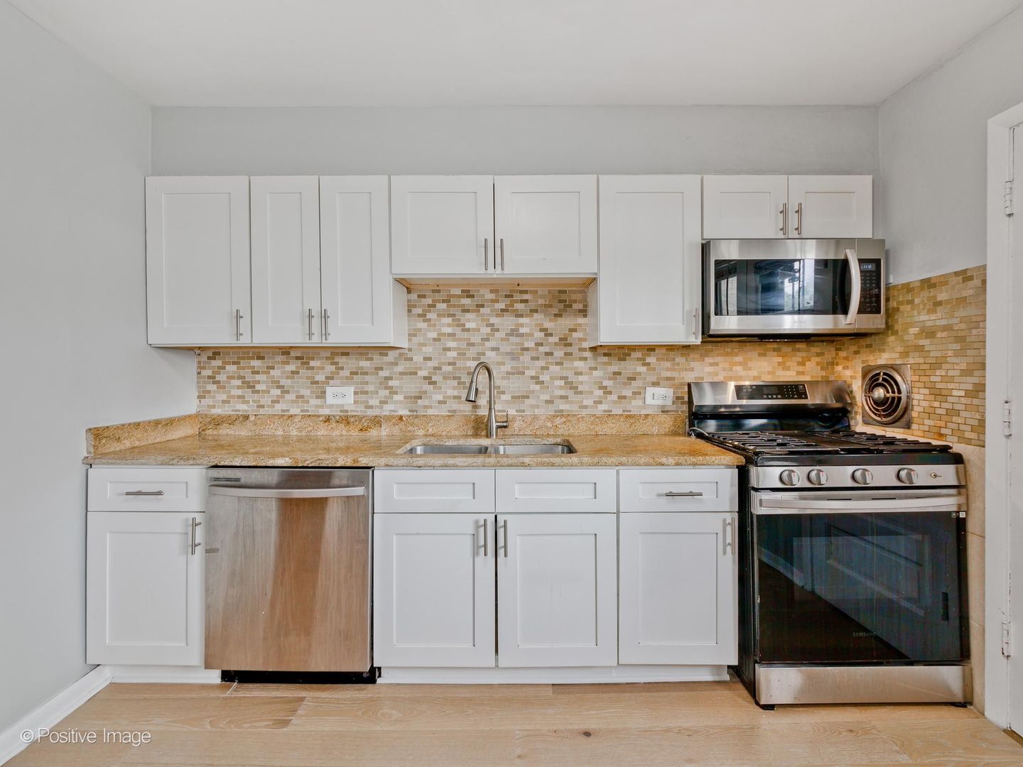 7021 North Ridge Boulevard, Unit 1E Chicago, IL 60645 - Photo 7 of 14 Gallery Image 7