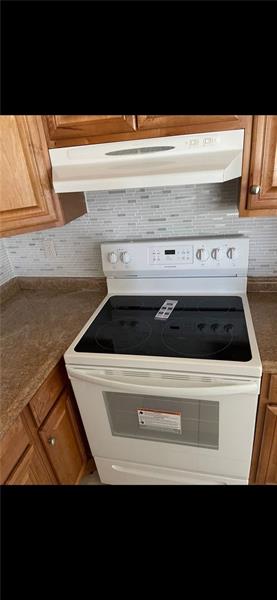 4670 Northeast 5th Avenue, Unit 9 Boca Raton, FL 33431 - Photo 7 of 8 a view of kitchen stove