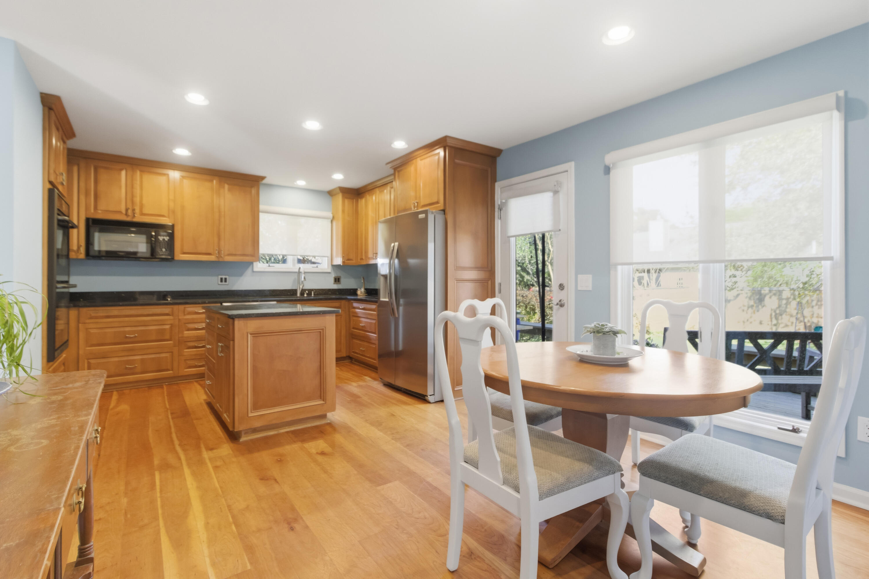 18 Lavington Road Charleston, SC 29407 - Photo 14 of 41 Custom cabinets with pull-outs