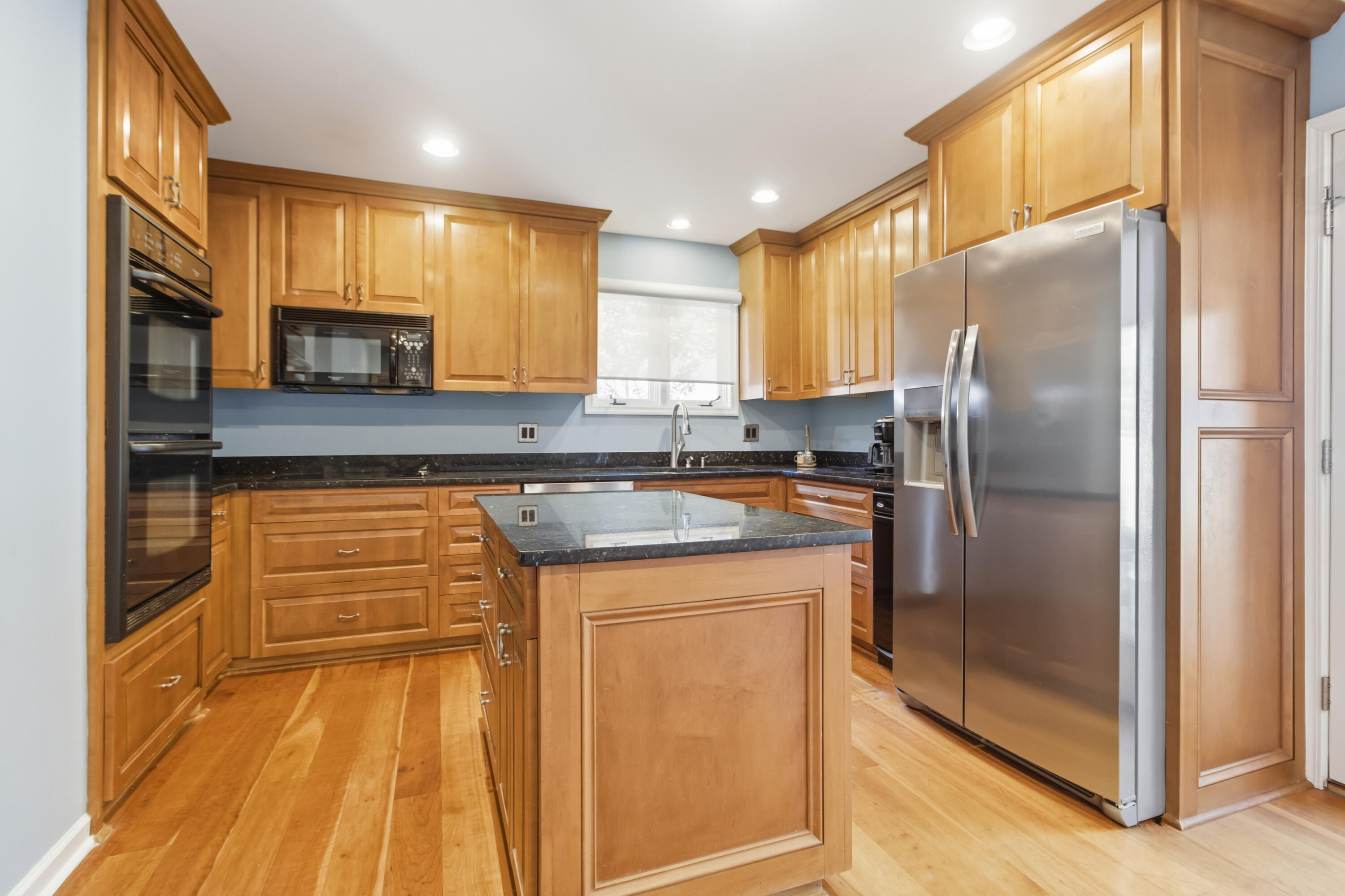 18 Lavington Road Charleston, SC 29407 - Photo 15 of 41 Double ovens = hosting made easy