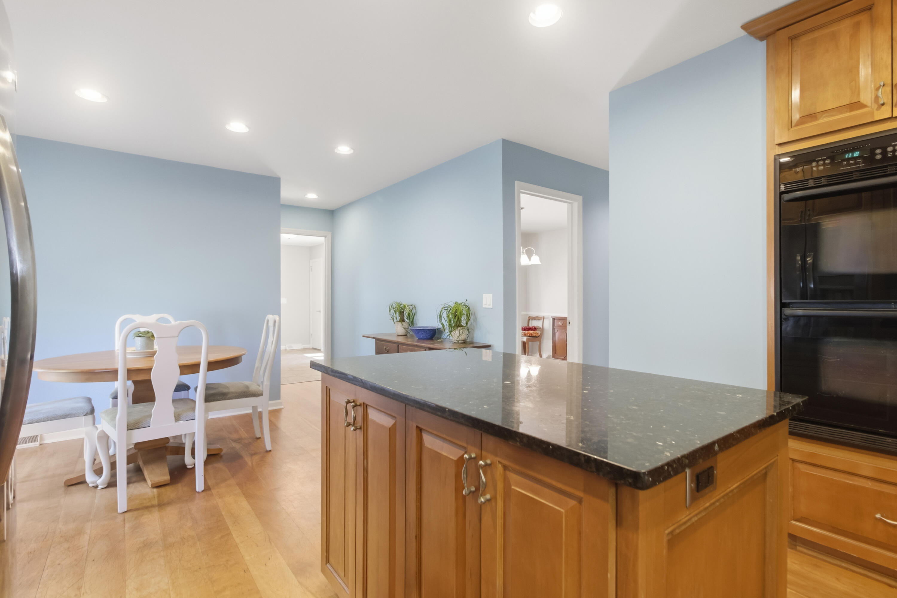 18 Lavington Road Charleston, SC 29407 - Photo 17 of 41 Island area with view to breakfast area