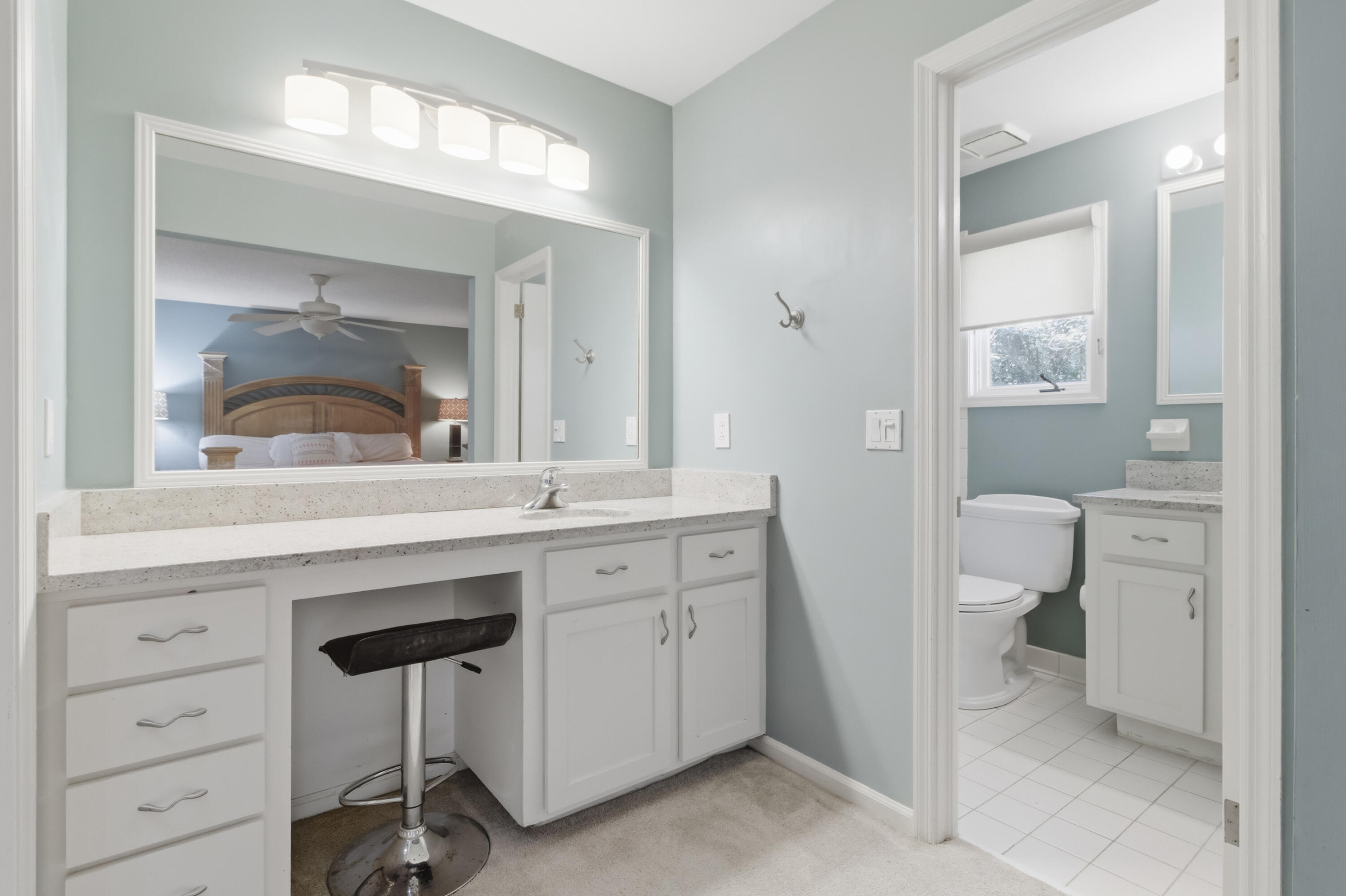 18 Lavington Road Charleston, SC 29407 - Photo 23 of 41 Make-up vanity