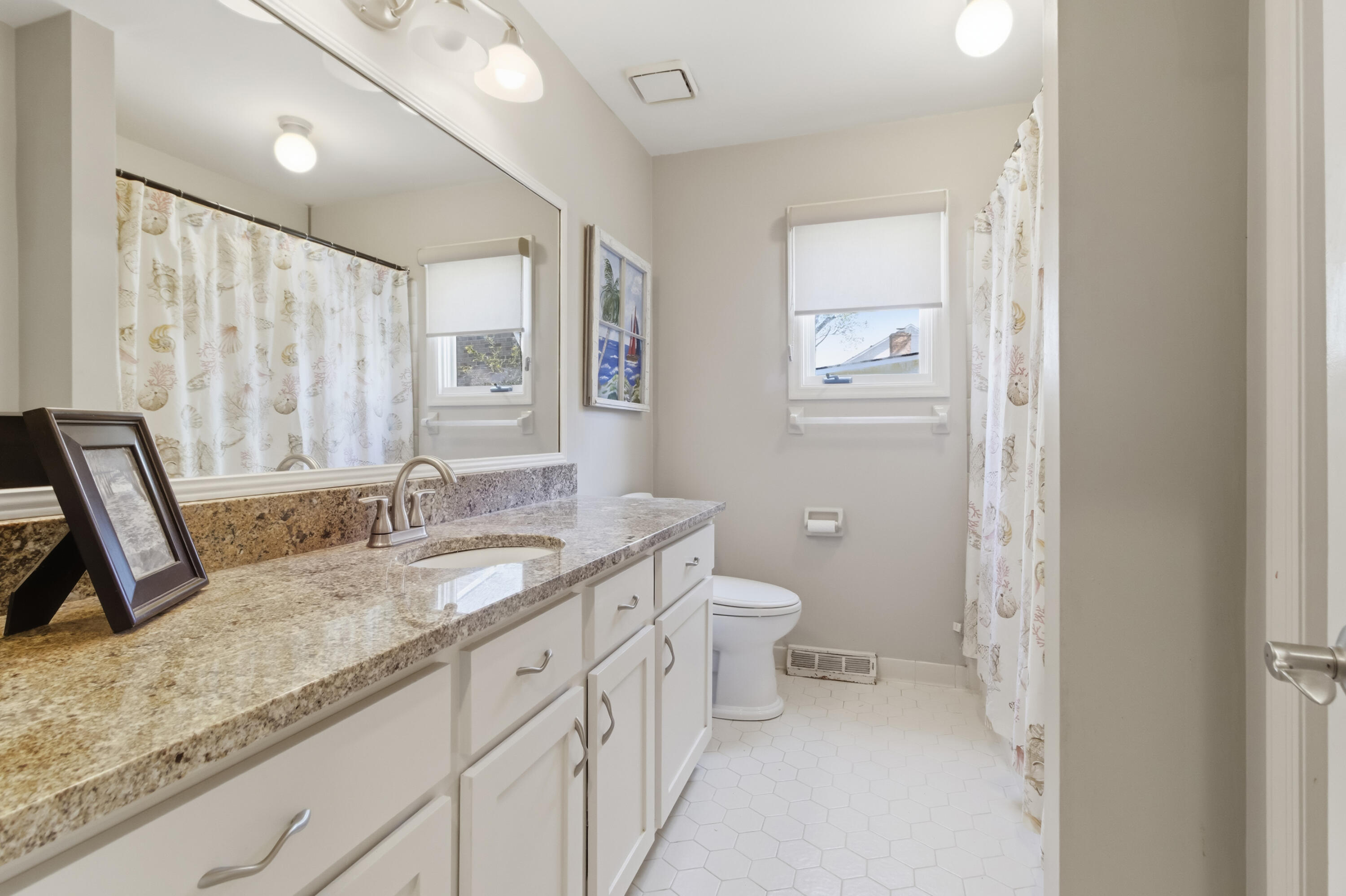 18 Lavington Road Charleston, SC 29407 - Photo 27 of 41 Bathroom #2 with granite counters