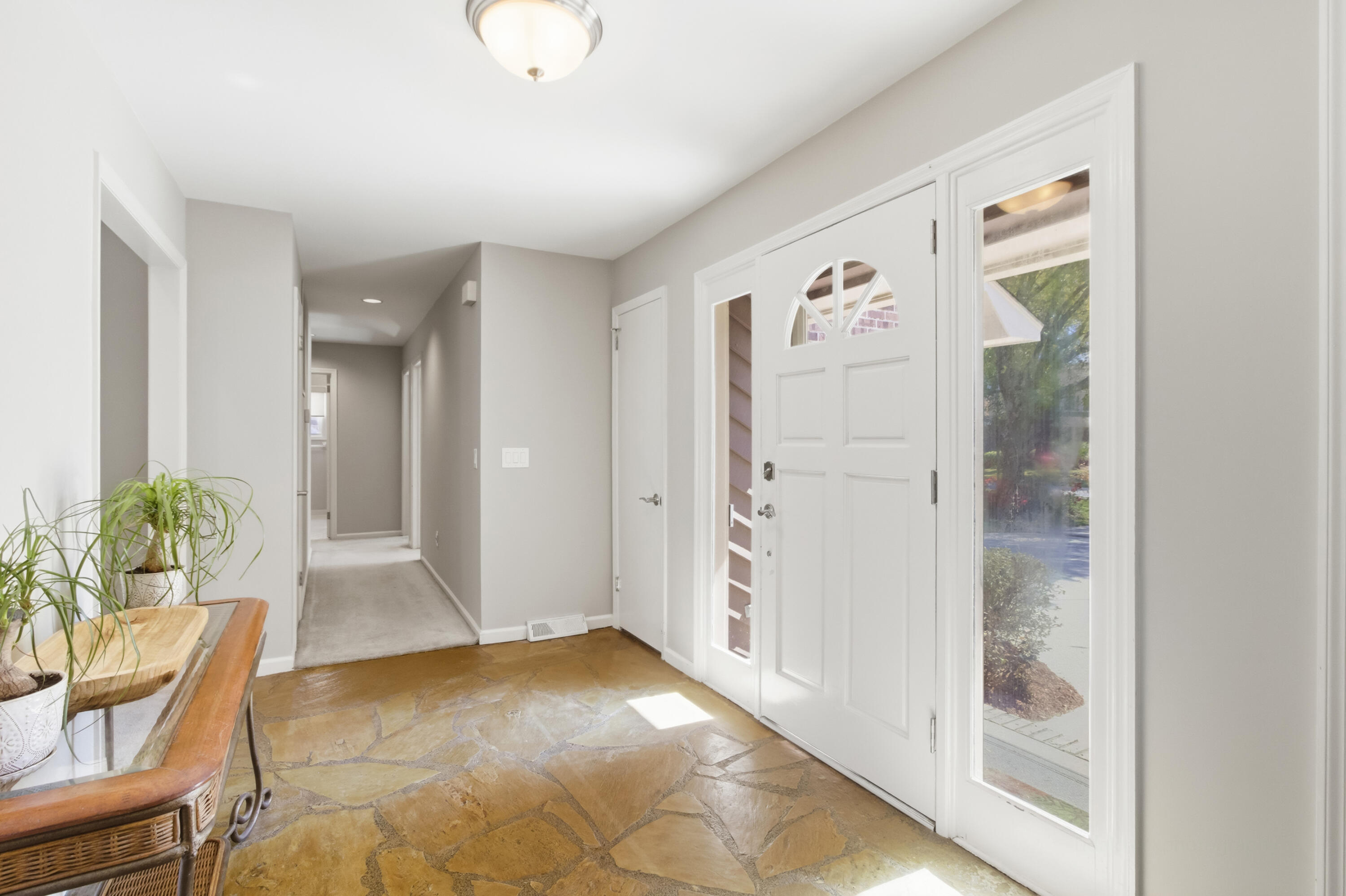 18 Lavington Road Charleston, SC 29407 - Photo 10 of 41 Spacious foyer area with coat closet