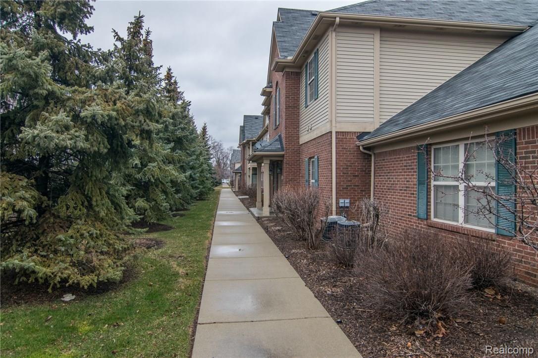 11684 Farmington Road Livonia, MI 48150 - Photo 33 of 35 DSC_2187.jpg