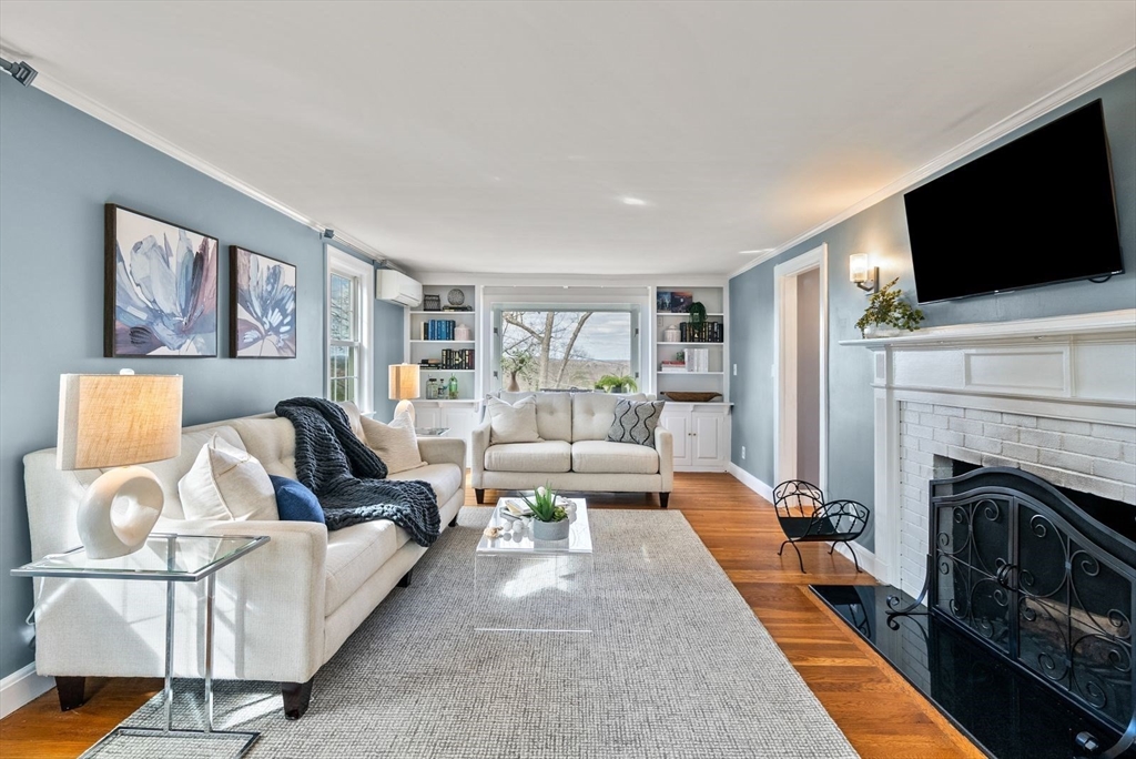 166 Hillcrest Road Needham, MA 02492 - Photo 4 of 41