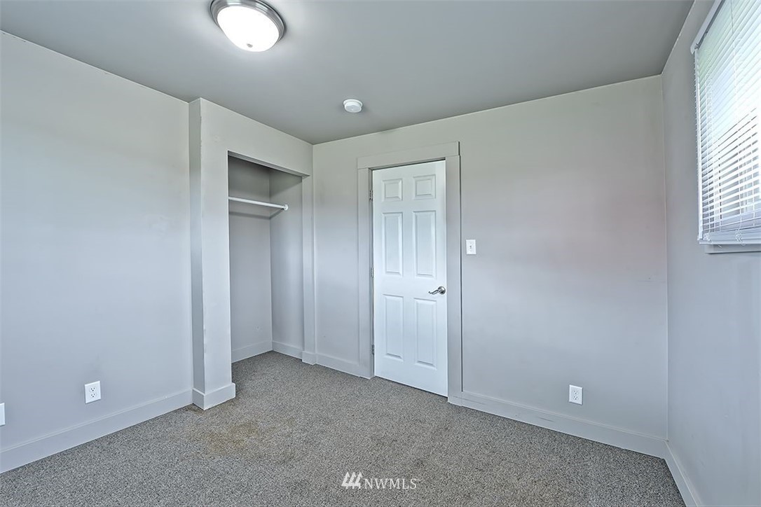 2909 Massey Road Everson, WA 98247 - Photo 13 of 27 an empty room with windows and closet
