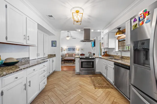 $469,900 | 207 Oakwood Circle, Niceville, FL 32578