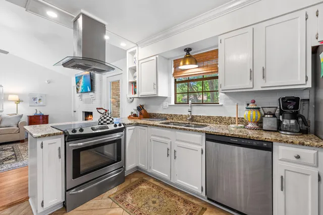 $469,900 | 207 Oakwood Circle, Niceville, FL 32578