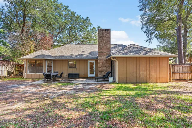 $469,900 | 207 Oakwood Circle, Niceville, FL 32578