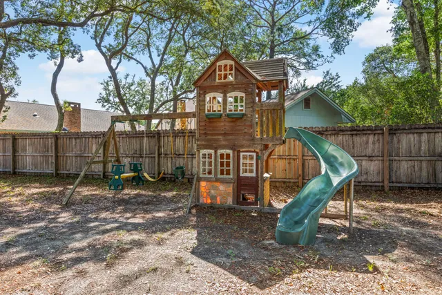 $469,900 | 207 Oakwood Circle, Niceville, FL 32578