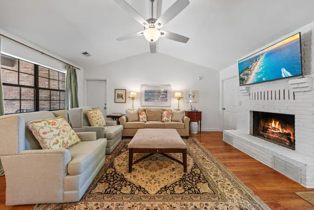 $469,900 | 207 Oakwood Circle, Niceville, FL 32578