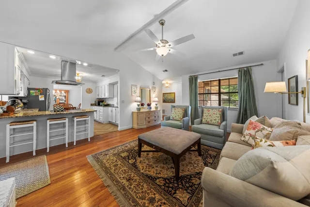 $469,900 | 207 Oakwood Circle, Niceville, FL 32578