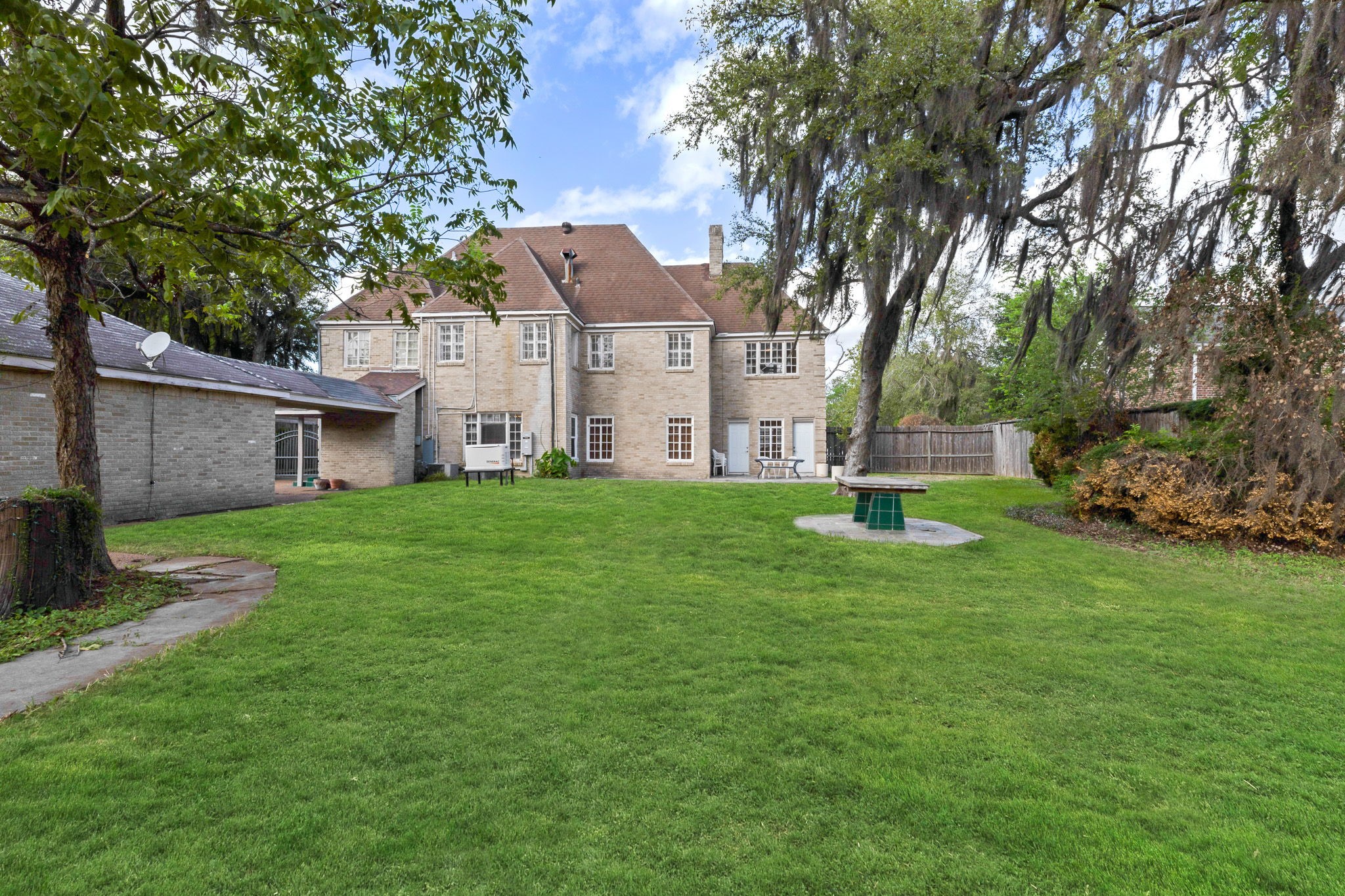 3620 South MacGregor Way Houston, TX 77021 - Photo 18 of 21 a view of a house with backyard and a tree