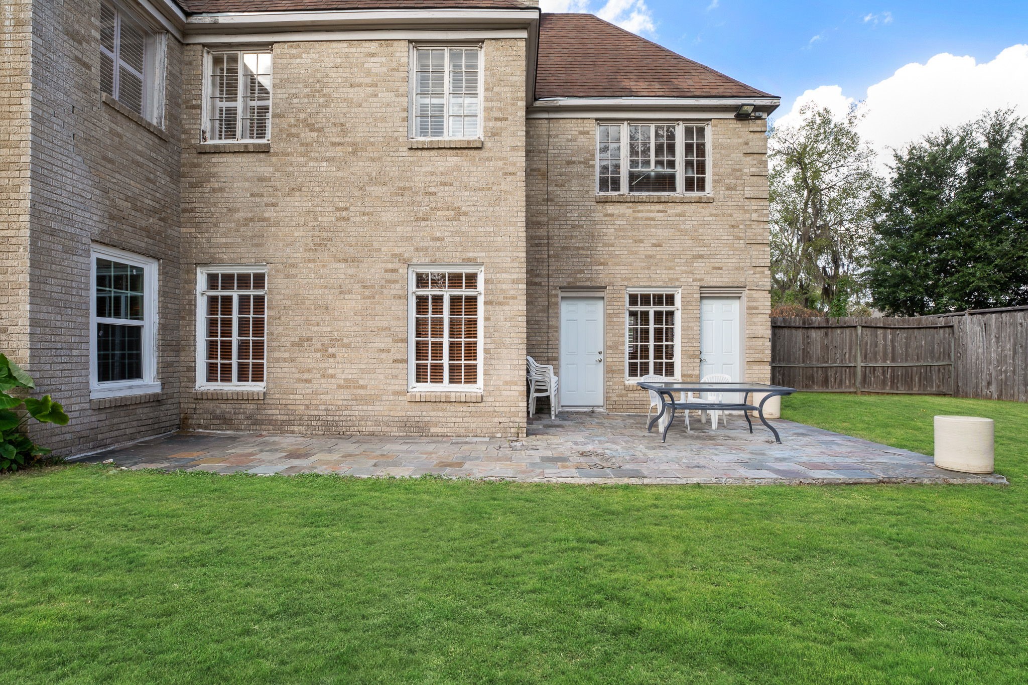 3620 South MacGregor Way Houston, TX 77021 - Photo 19 of 21 a view of a chair and table in backyard of the house