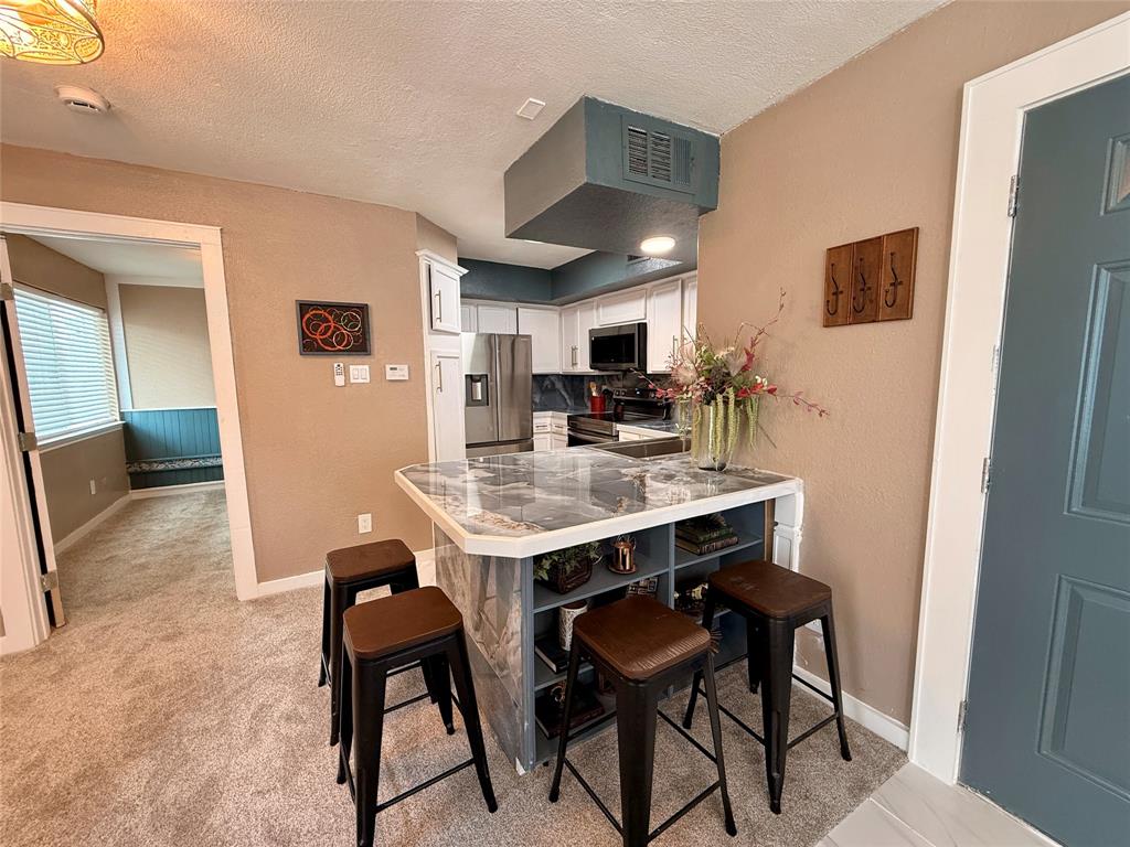 9807 Walnut Street, Unit D205 Dallas, TX 75243 - Photo 9 of 20 a view of kitchen with breakfast area