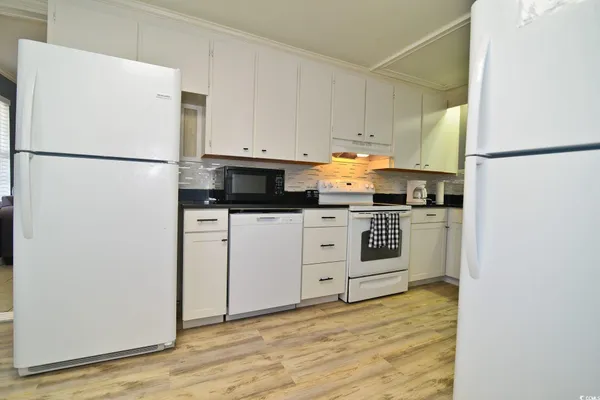 $692,900 | 219 27th Avenue North, North Myrtle Beach, SC 29582