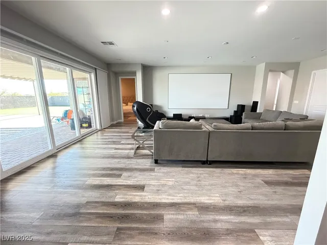 $5,500 | 8480 Warbonnet Way, Las Vegas, NV 89113