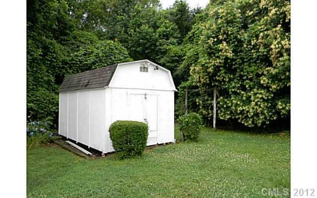 2104 Ashley Road Charlotte, NC 28208 - Photo 3 of 16 Gallery Image 3