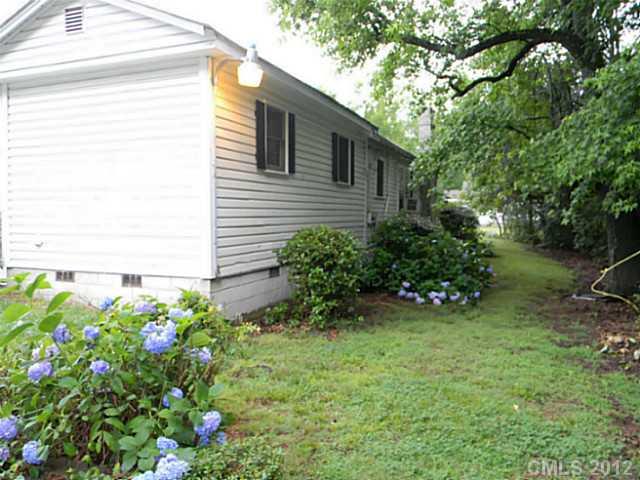 2104 Ashley Road Charlotte, NC 28208 - Photo 6 of 16 Gallery Image 6
