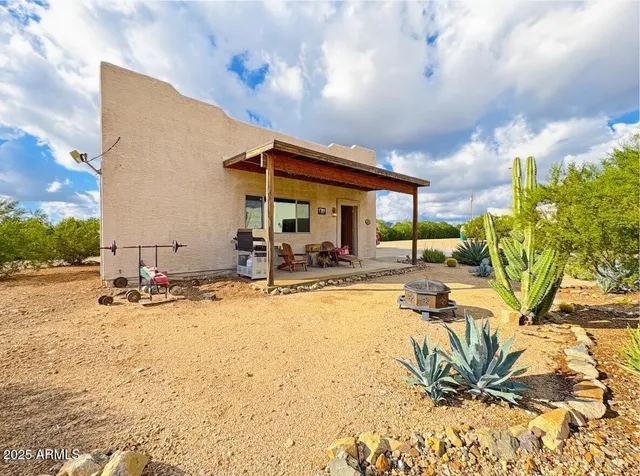 a view of a yard with a tree