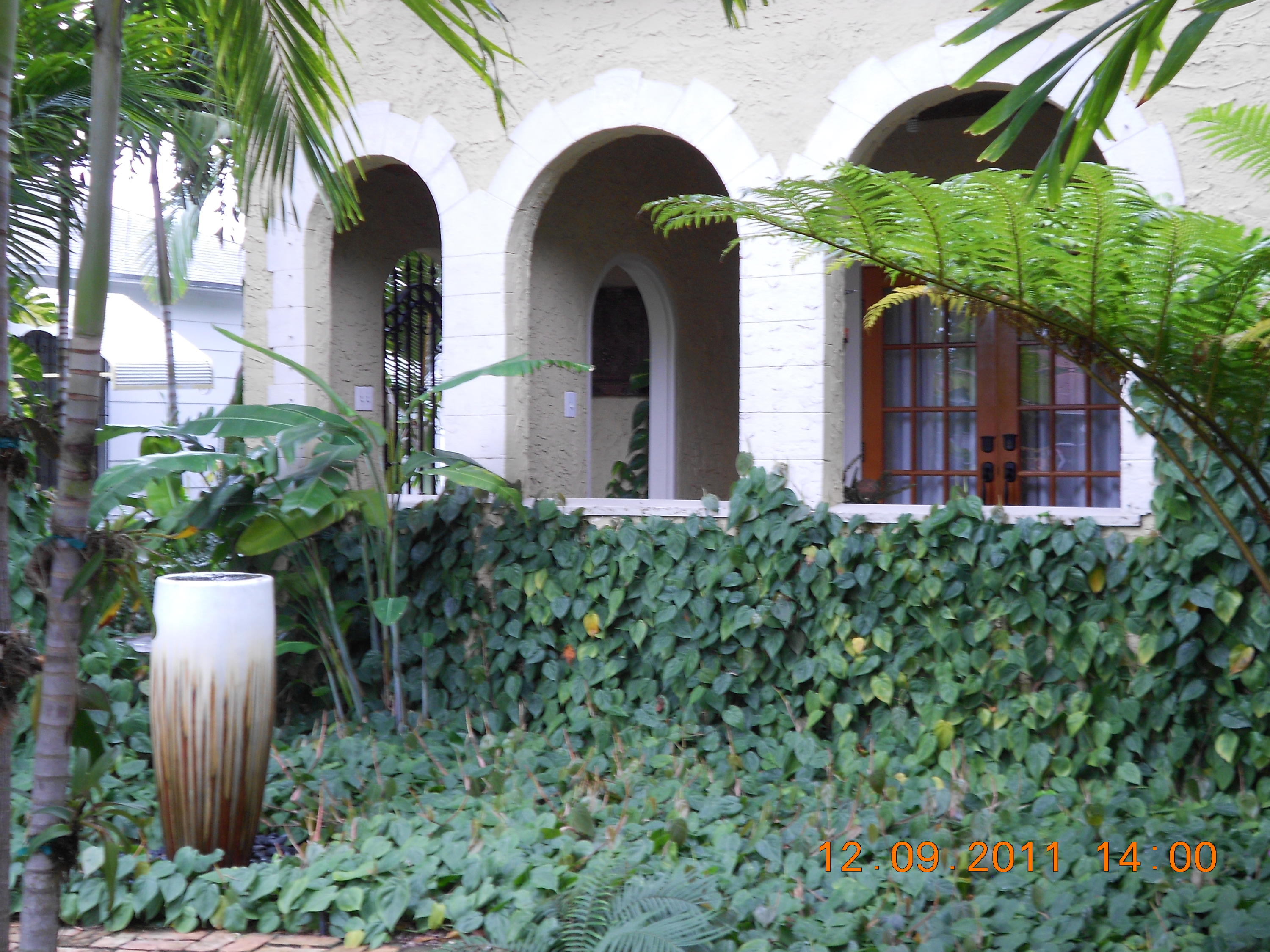 818 Avon Road West Palm Beach, FL 33401 - Photo 2 of 17 Front yard