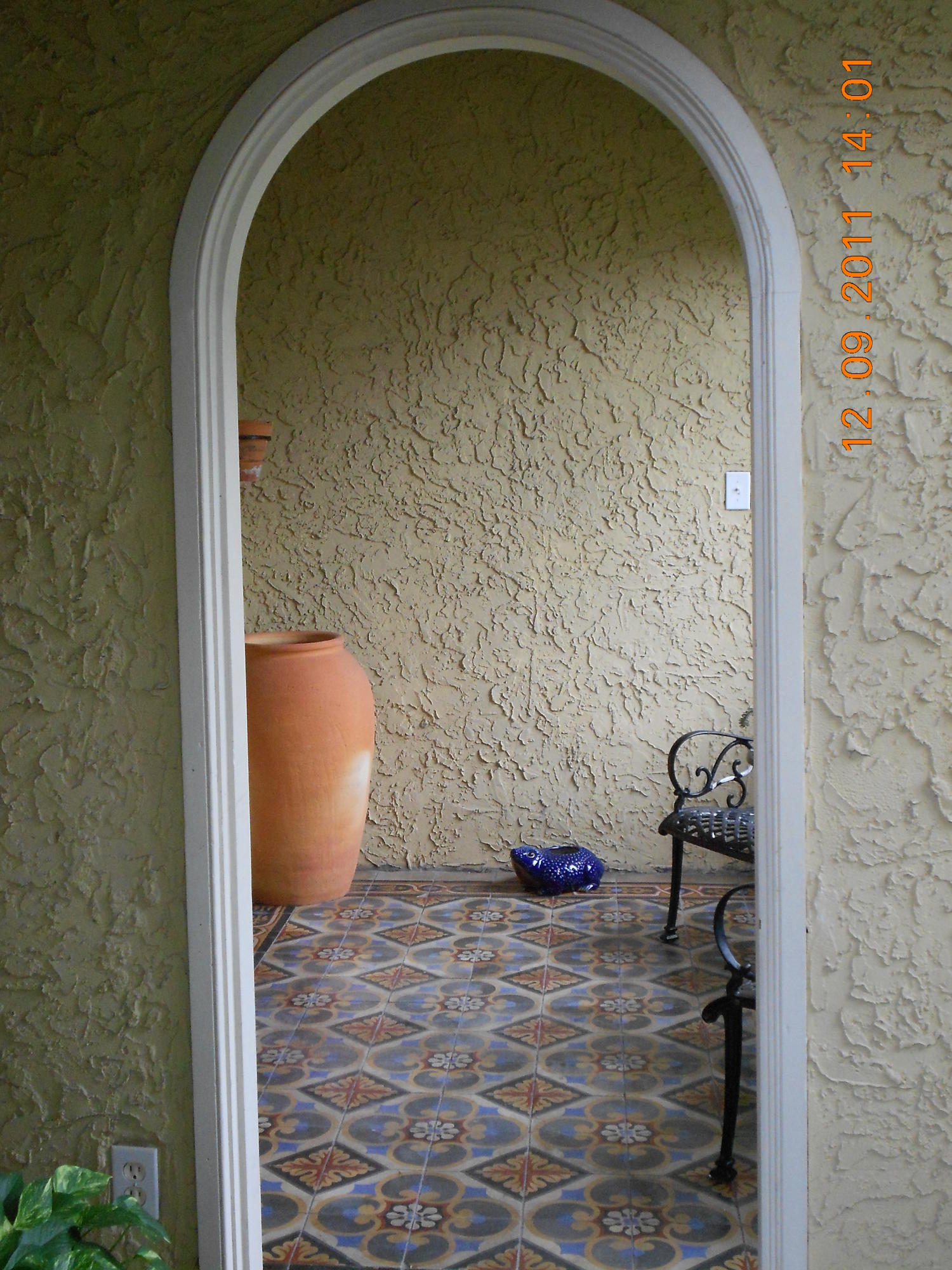 818 Avon Road West Palm Beach, FL 33401 - Photo 4 of 17 Front loggia
