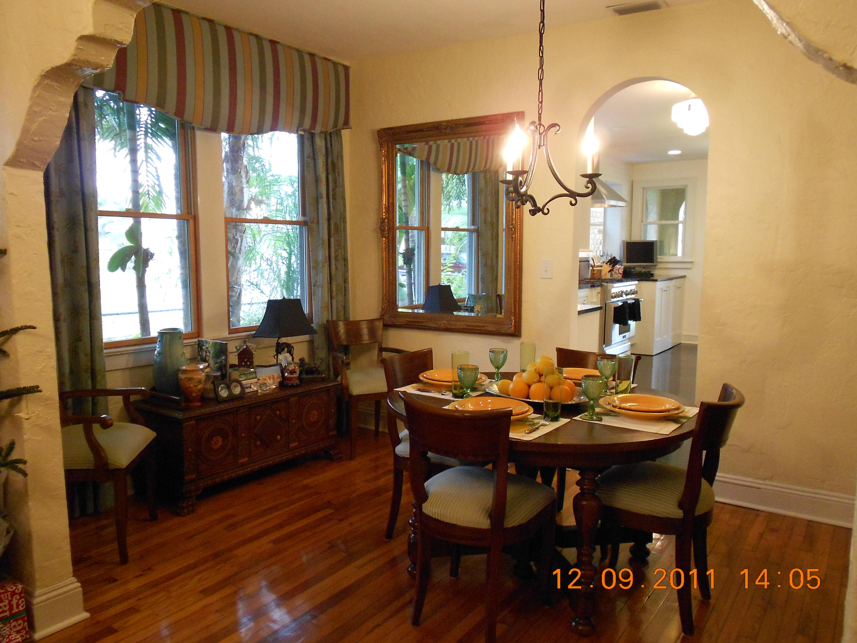 818 Avon Road West Palm Beach, FL 33401 - Photo 5 of 17 Dining room