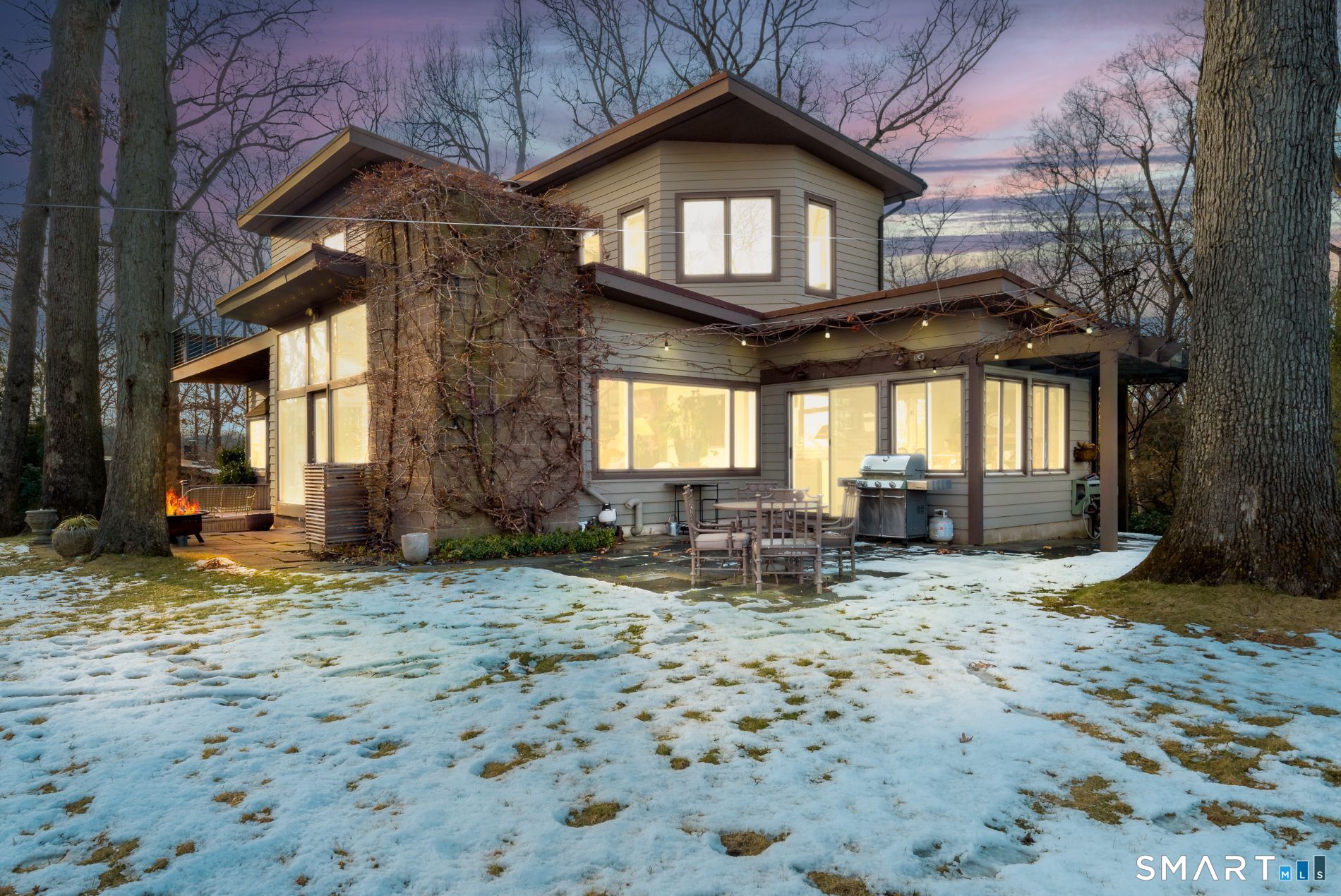 31 Splitrock Road Norwalk, CT 06854 - Photo 15 of 38 a view of a house with a outdoor space