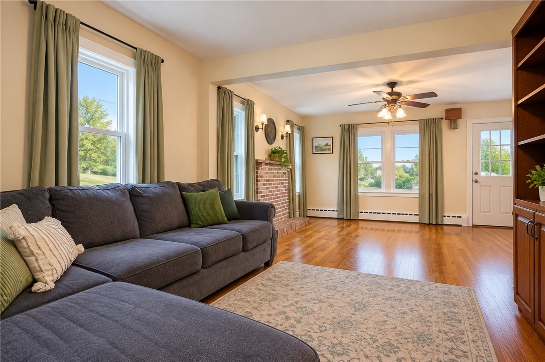 3605 Heidenreich Road Lyons, NY 14489 - Photo 27 of 50 living room