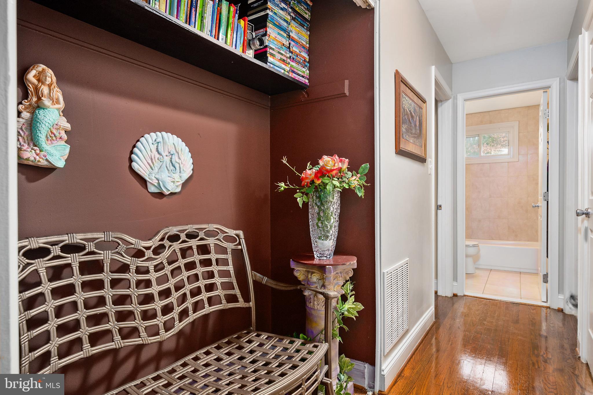 5704 Park Road Baltimore, MD 21225 - Photo 14 of 33 Book Nook