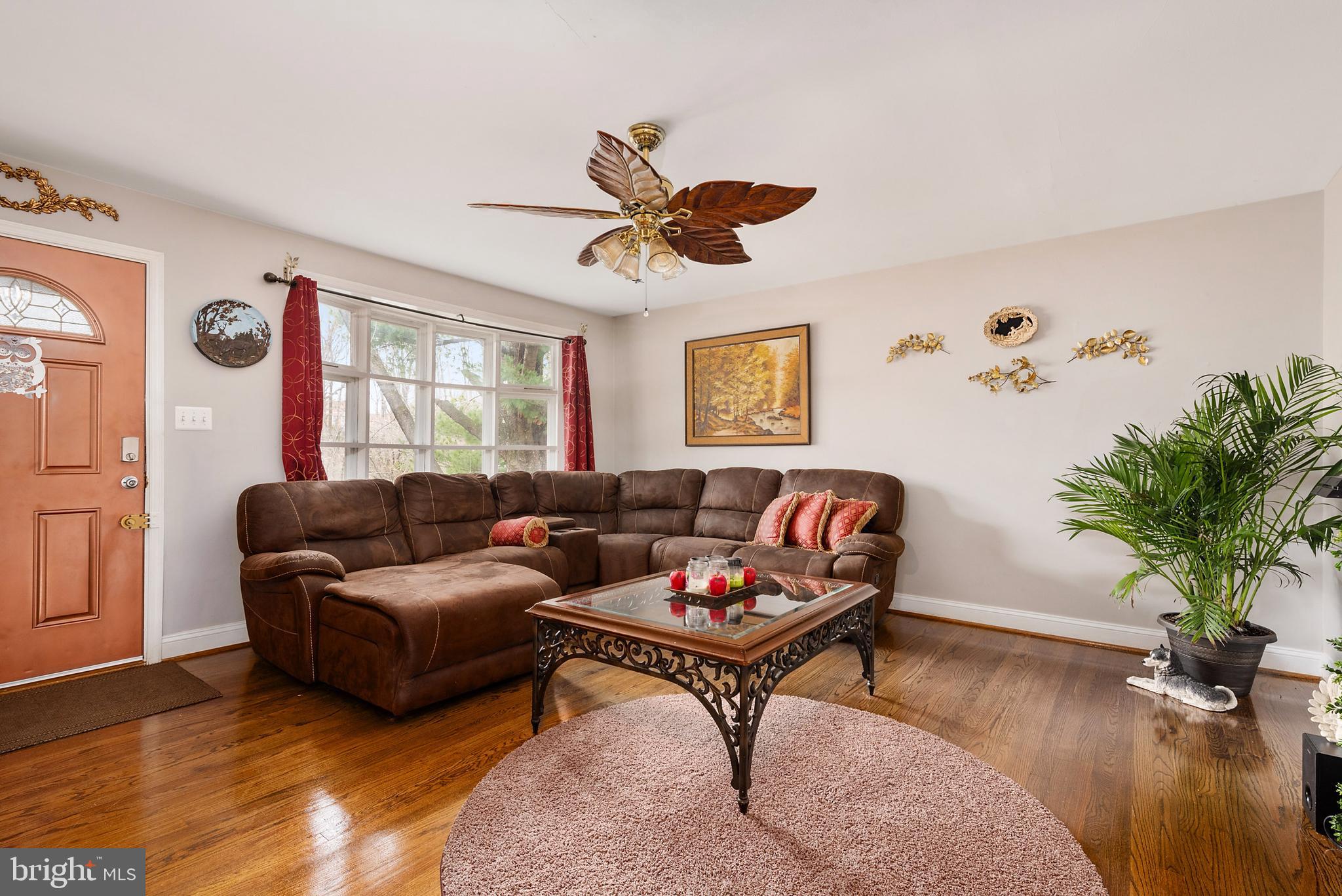 5704 Park Road Baltimore, MD 21225 - Photo 7 of 33 Cozy living room with Hard floor floors.