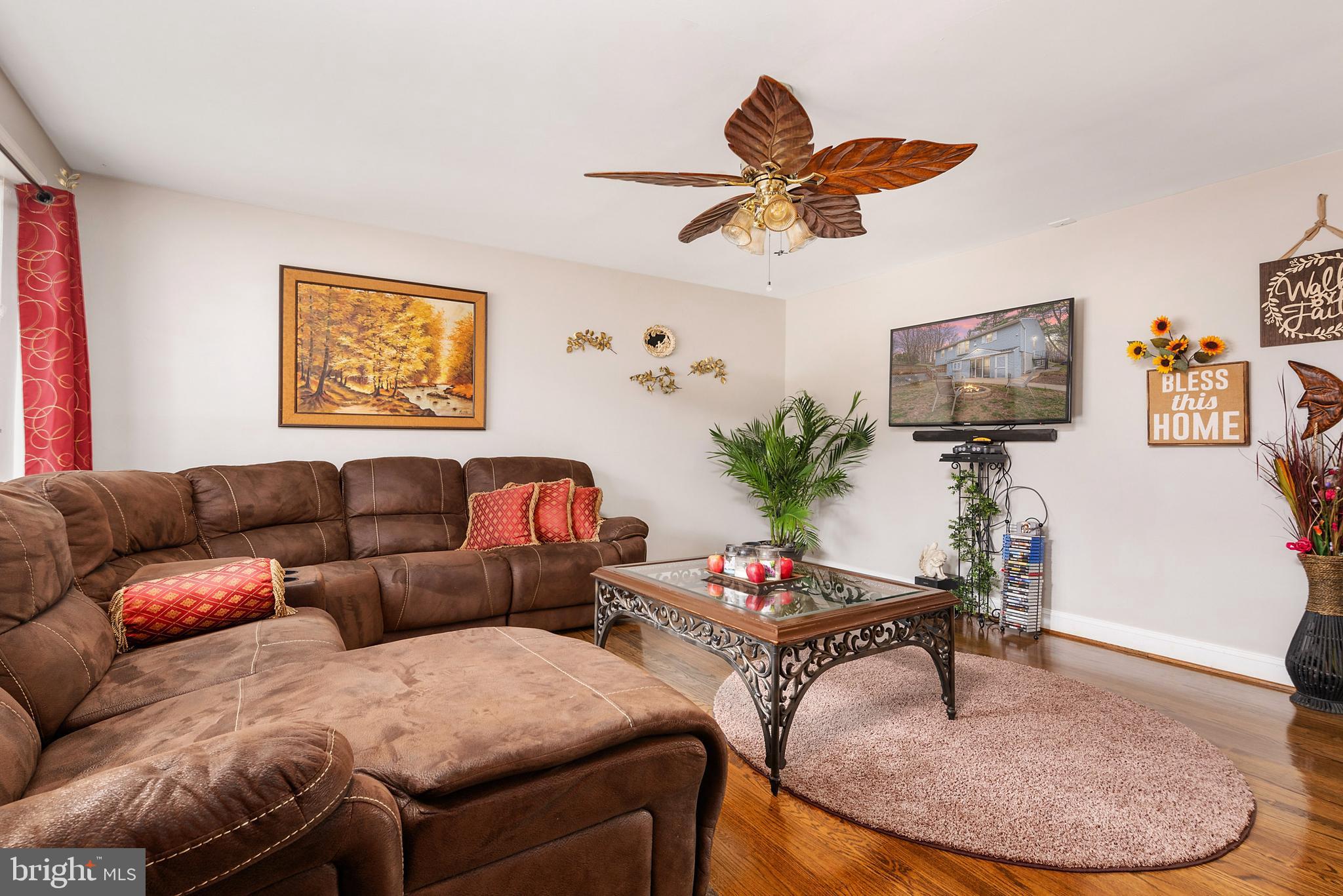 5704 Park Road Baltimore, MD 21225 - Photo 8 of 33 Lots of natural light!