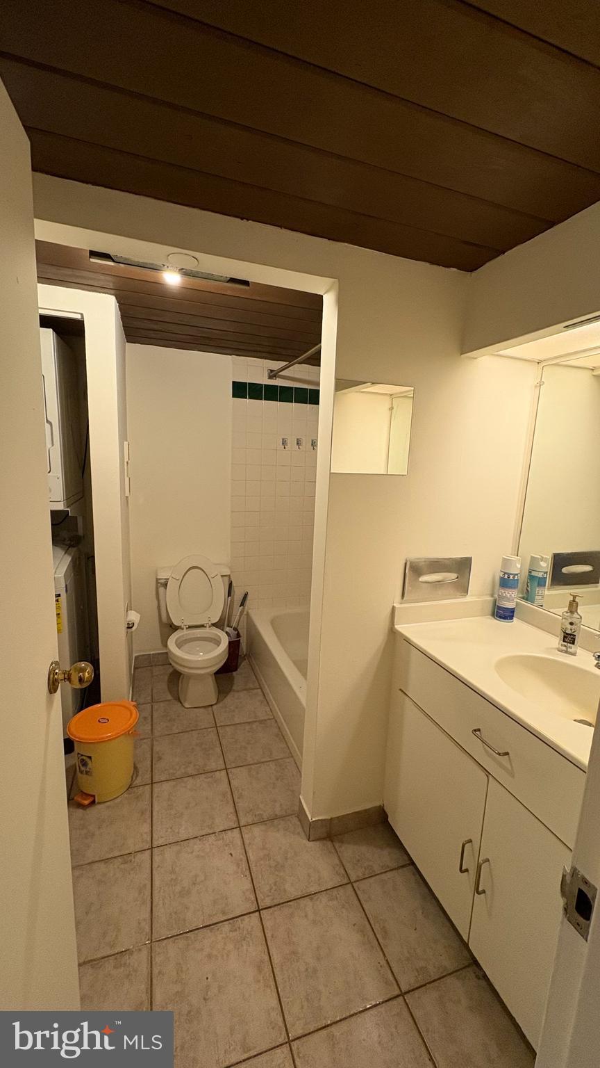 1010 Race Street, Unit 5I Philadelphia, PA 19107 - Photo 10 of 11 a bathroom with a sink toilet and shower