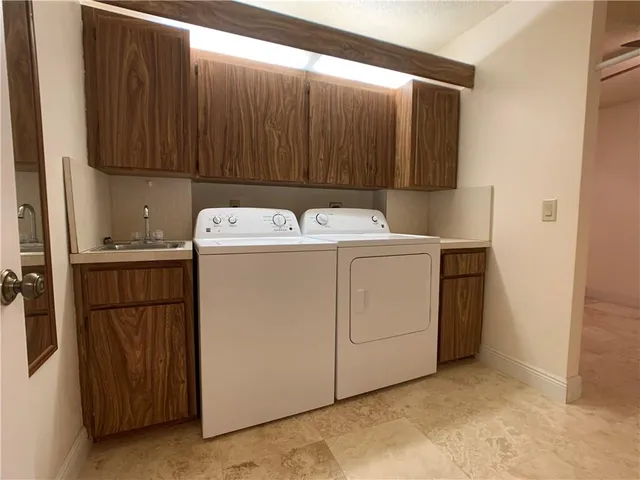 $2,400 | 1721 Whitehall Drive, Unit 102, Davie, FL 33324