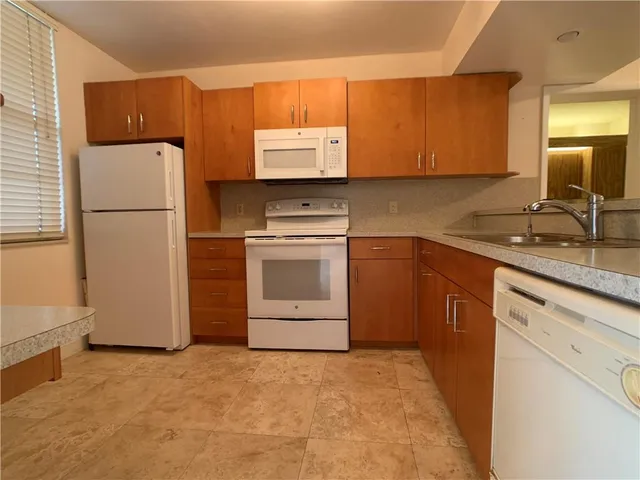 $2,400 | 1721 Whitehall Drive, Unit 102, Davie, FL 33324