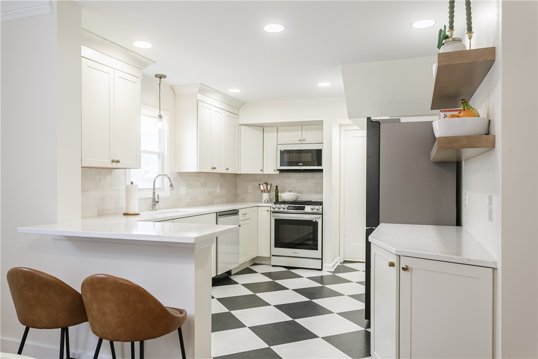 79 Irvington Road Rochester, NY 14620 - Photo 19 of 43