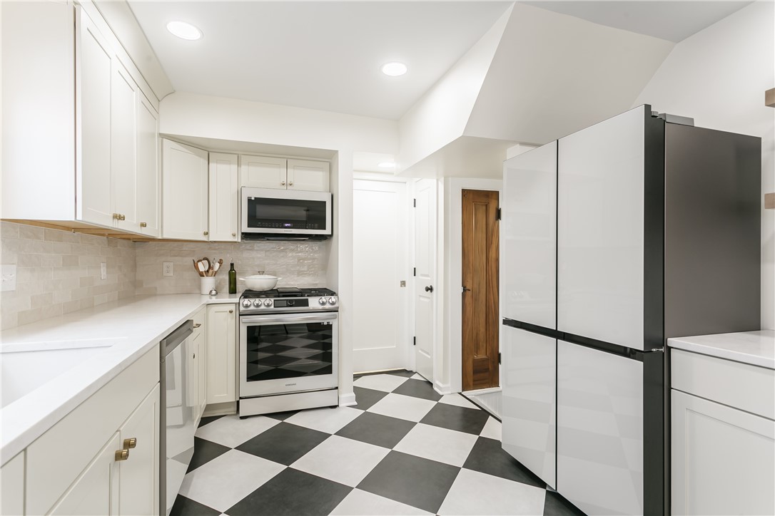 79 Irvington Road Rochester, NY 14620 - Photo 21 of 43