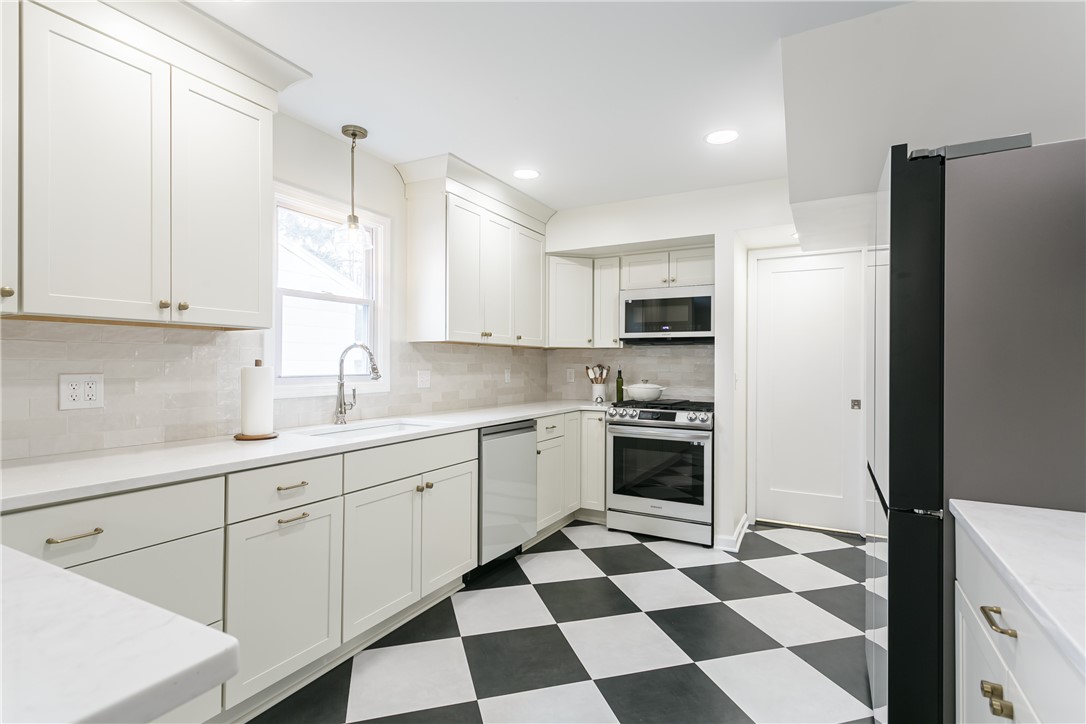 79 Irvington Road Rochester, NY 14620 - Photo 22 of 43