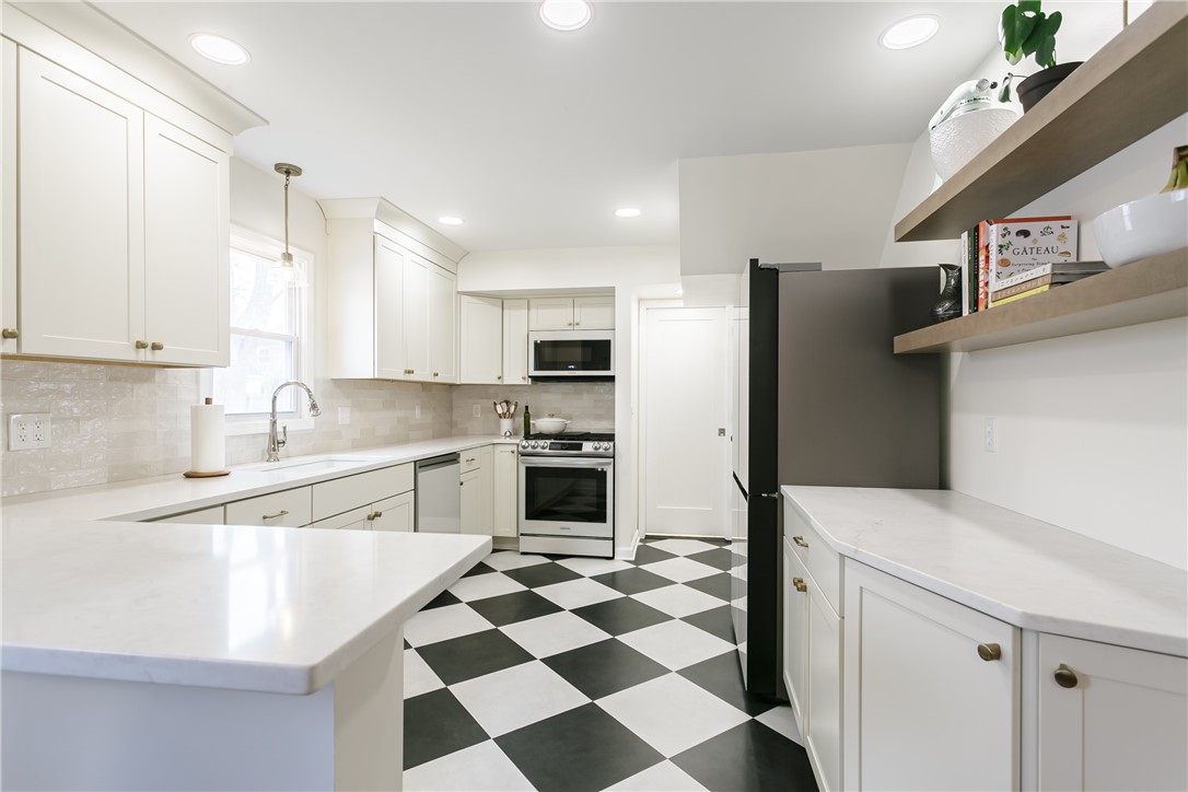 79 Irvington Road Rochester, NY 14620 - Photo 23 of 43