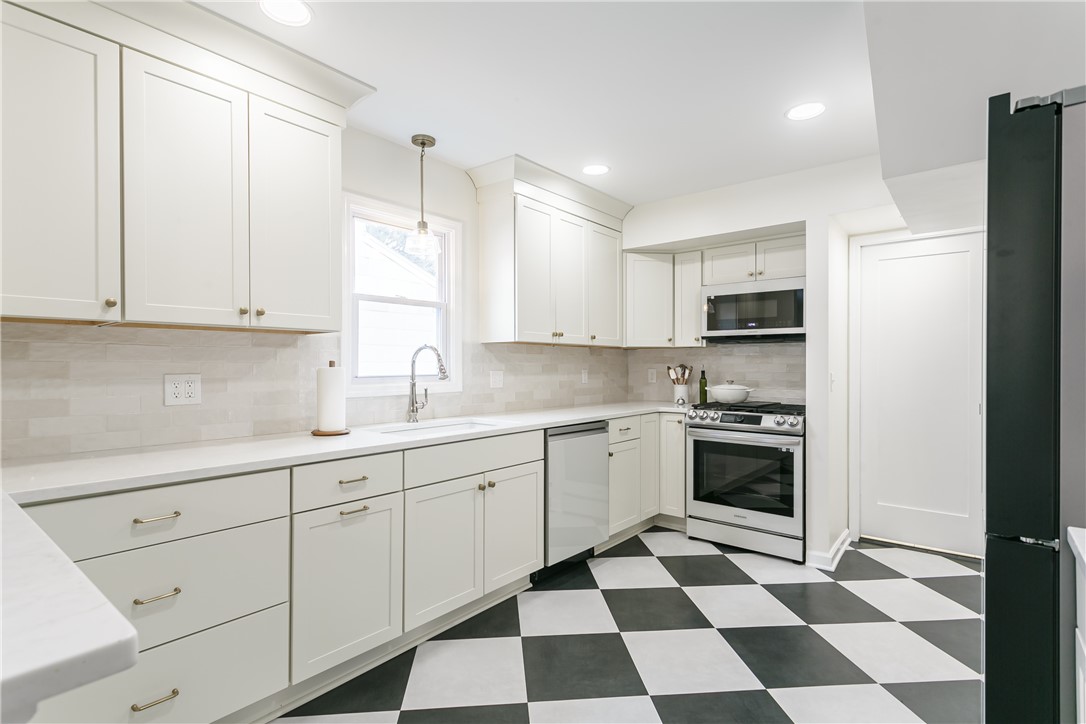 79 Irvington Road Rochester, NY 14620 - Photo 24 of 43