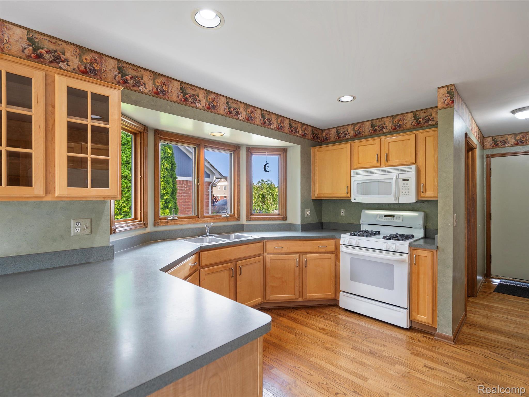 49446 Monte Road New Baltimore, MI 48047 - Photo 17 of 39 Gallery Image 17