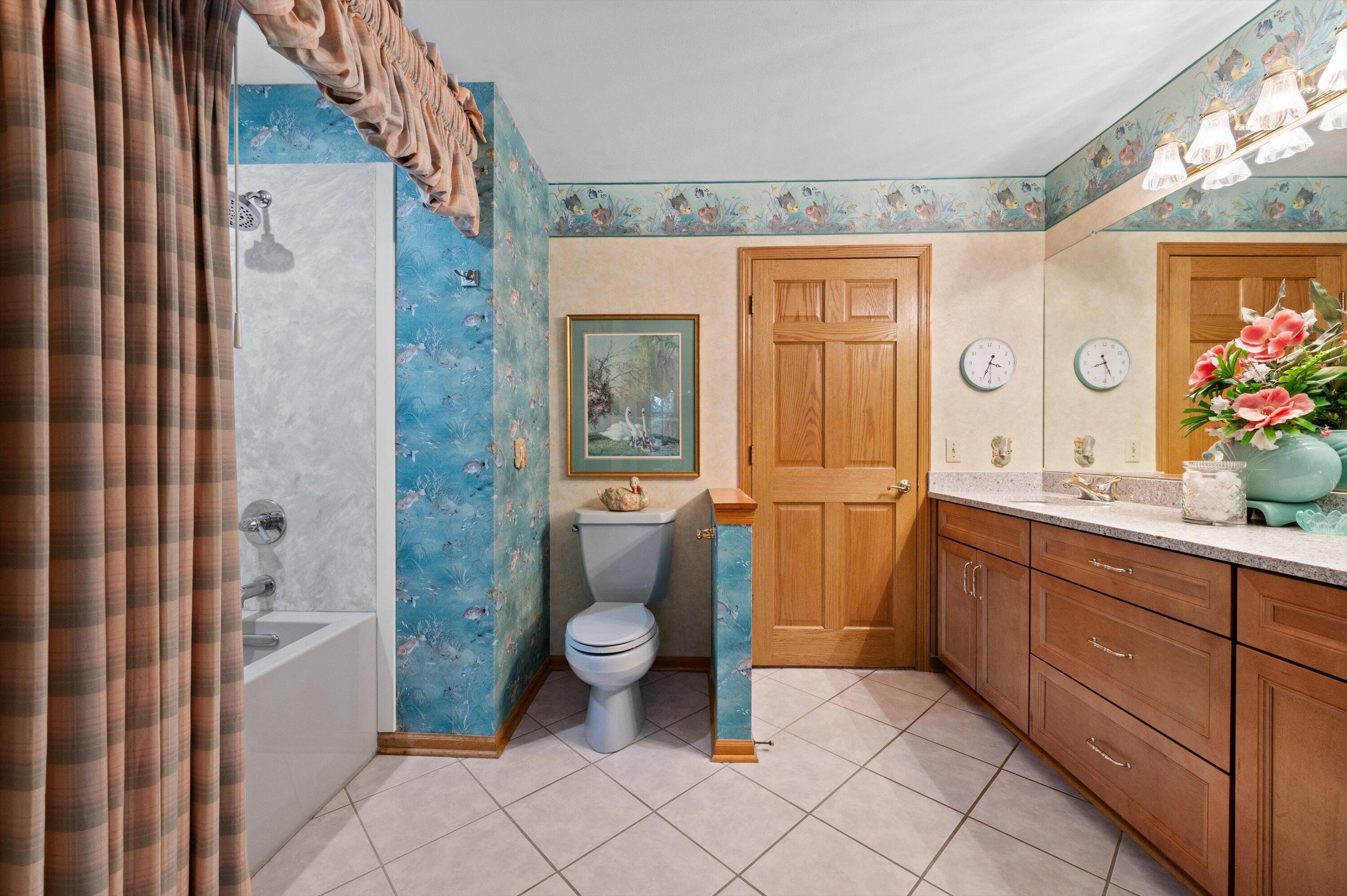 W299-n1828 Wind Ridge Court Delafield, WI 53072 - Photo 44 of 87 Full Bathroom