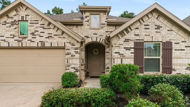 $364,000 | 121 North Cadence Hills Loop, Conroe, TX 77318
