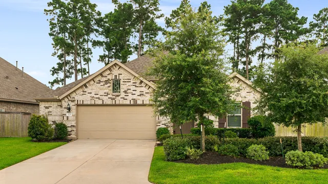 $364,000 | 121 North Cadence Hills Loop, Conroe, TX 77318