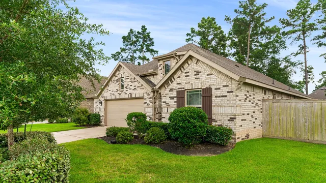 $364,000 | 121 North Cadence Hills Loop, Conroe, TX 77318