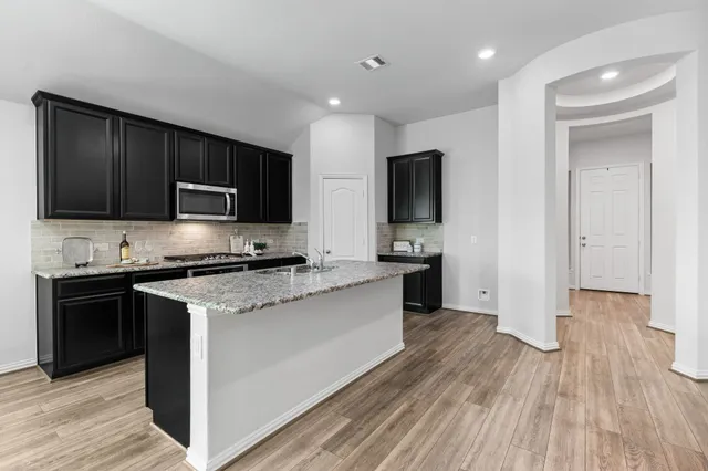 $364,000 | 121 North Cadence Hills Loop, Conroe, TX 77318