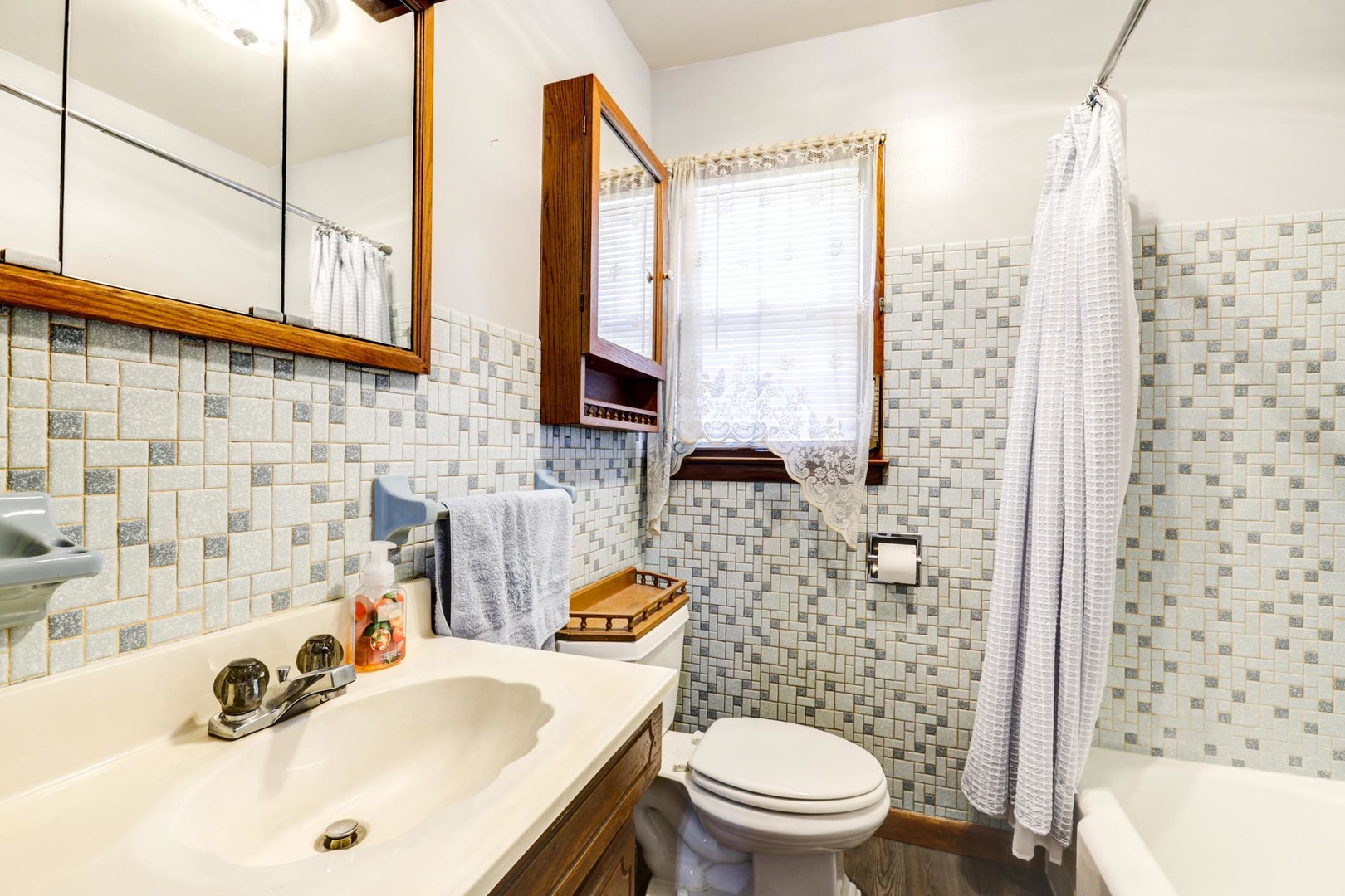 135 Ottawa Road Paxton, IL 60957 - Photo 14 of 21 a bathroom with a sink toilet and shower